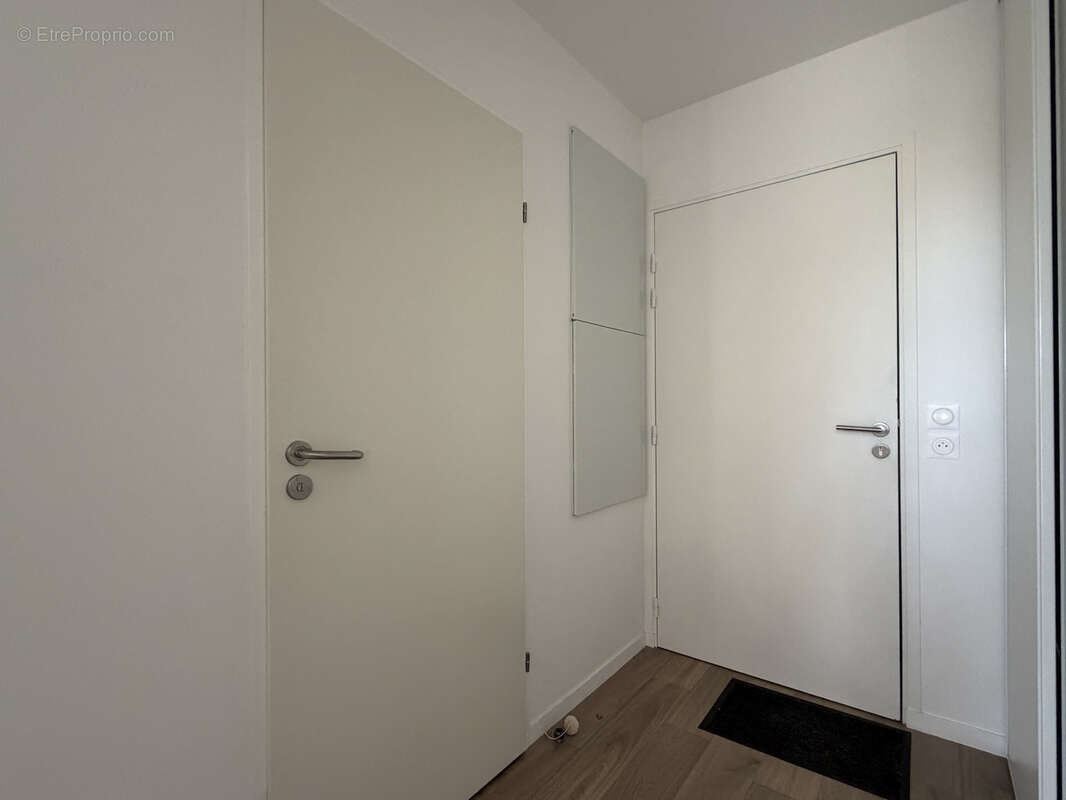 Poitiers, Appartement vendu loué, T3, 2 chambres, Loggia, place de parking privative. - photo 5