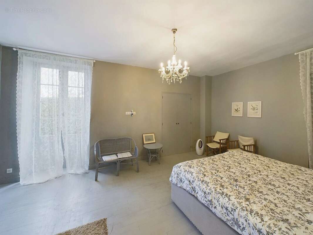 Maison à SERRES-ET-MONTGUYARD