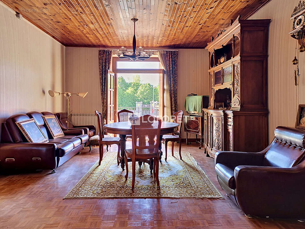 Appartement à LE MALZIEU-VILLE