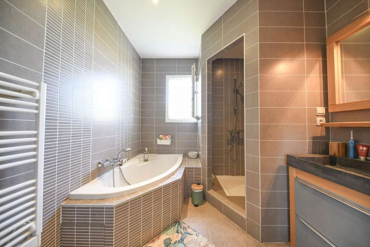 Belle villa contemporaine avec bassin à Bouillargeus en périphérie de Nîmes - photo 11