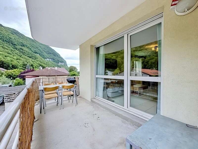 Appartement à ETREMBIERES