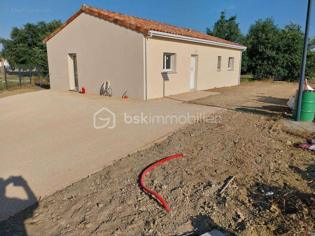 Maison à MONTBARTIER