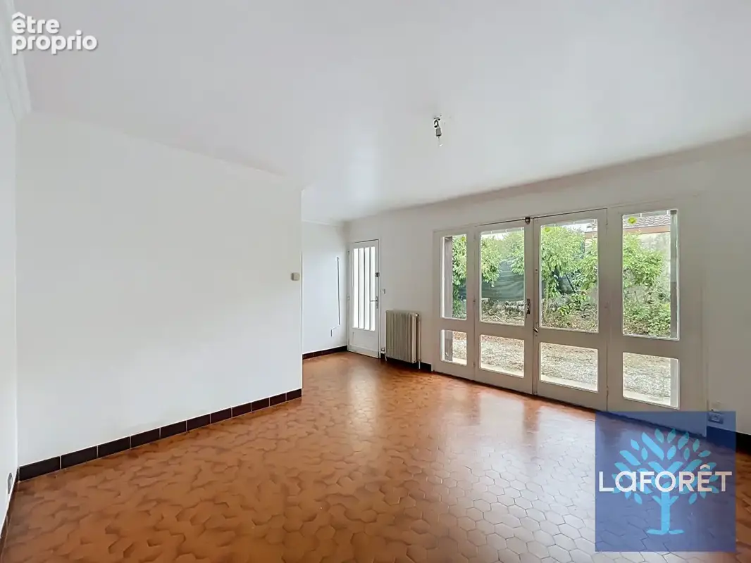 Dax - maison en retrait de la rue sur 549 m² de terrain - photo 5