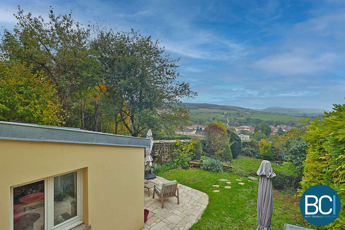 Maison à LAY-SAINT-CHRISTOPHE