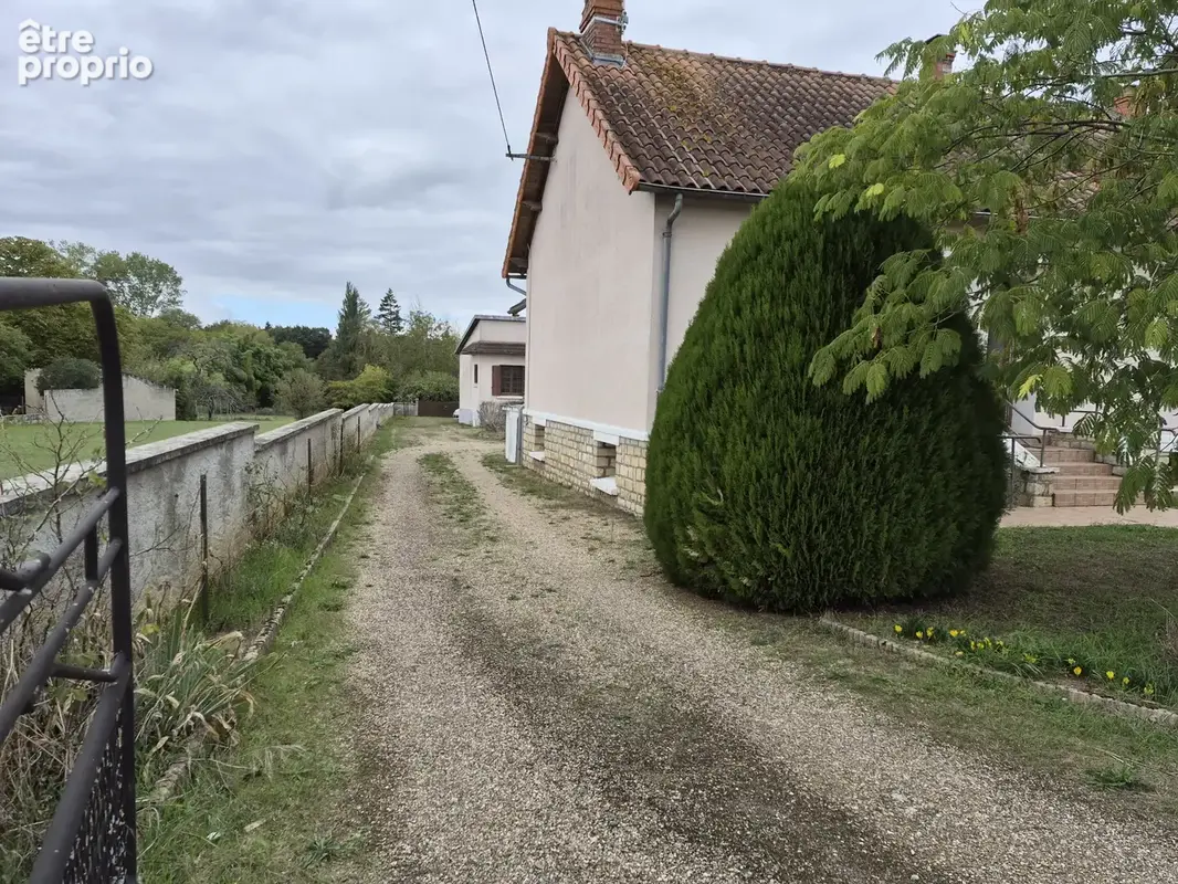 NAINTRÉ   Ensemble immobilier avec deux maisons, dépendances et accès au Clain - photo 31