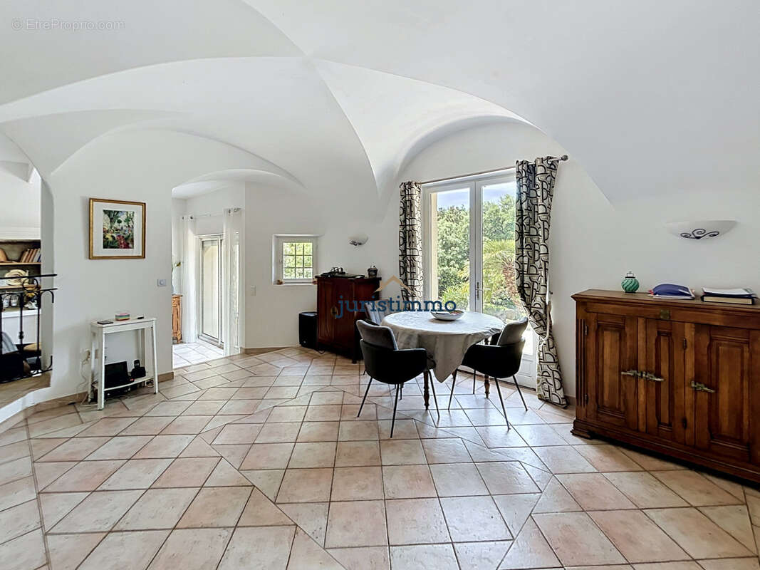 Maison à SAINT-PAUL-TROIS-CHATEAUX