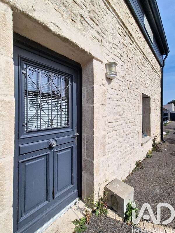 Maison 130 m² à Saint-Cyr-Du-Doret  - photo 2