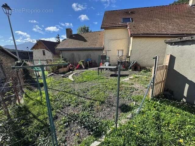 Maison à PRUNIERES