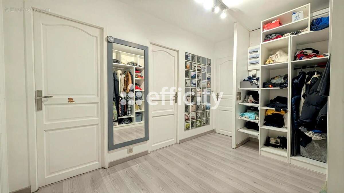 Appartement à LOGNES