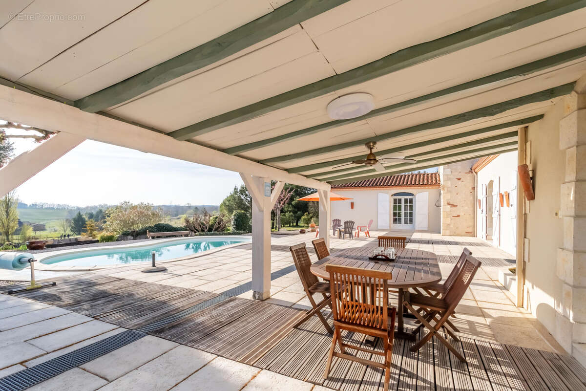 Propriété de campagne avec piscine, annexe, terrain, garage et lac - photo 55