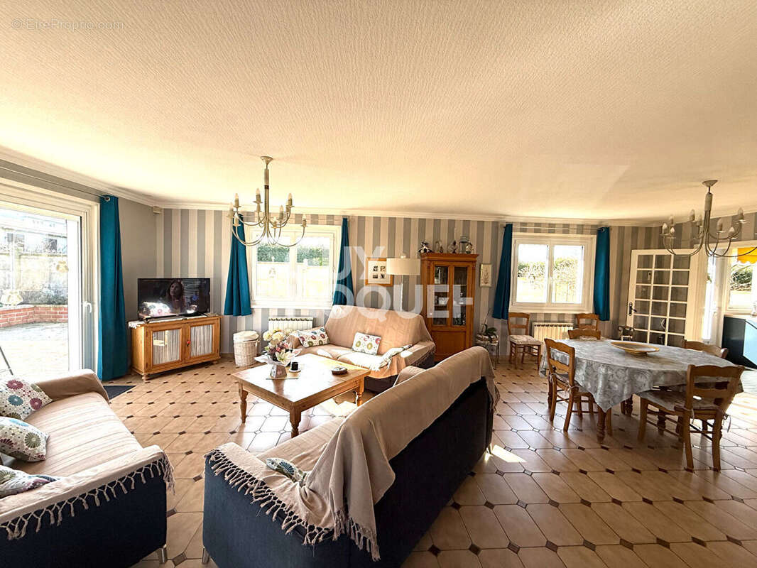 Maison à BONNINGUES-LES-ARDRES