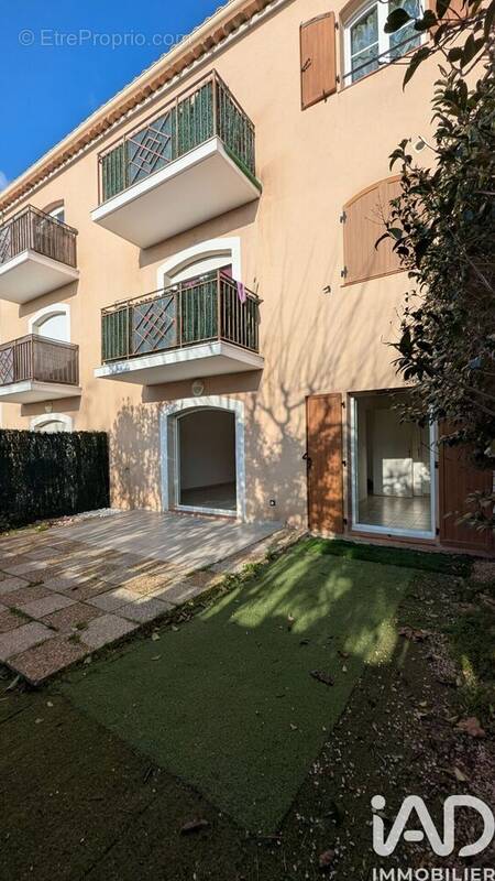 Photo 1 - Appartement à ROQUEBRUNE-SUR-ARGENS