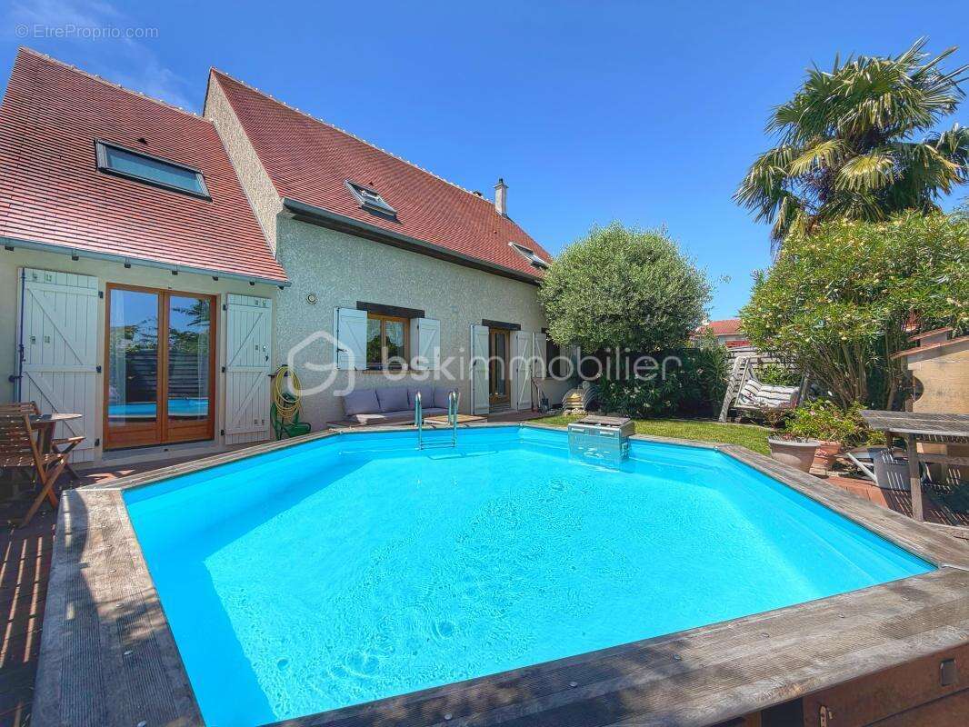 Villeneuve-le-Roi – Maison familiale avec piscine - photo 4
