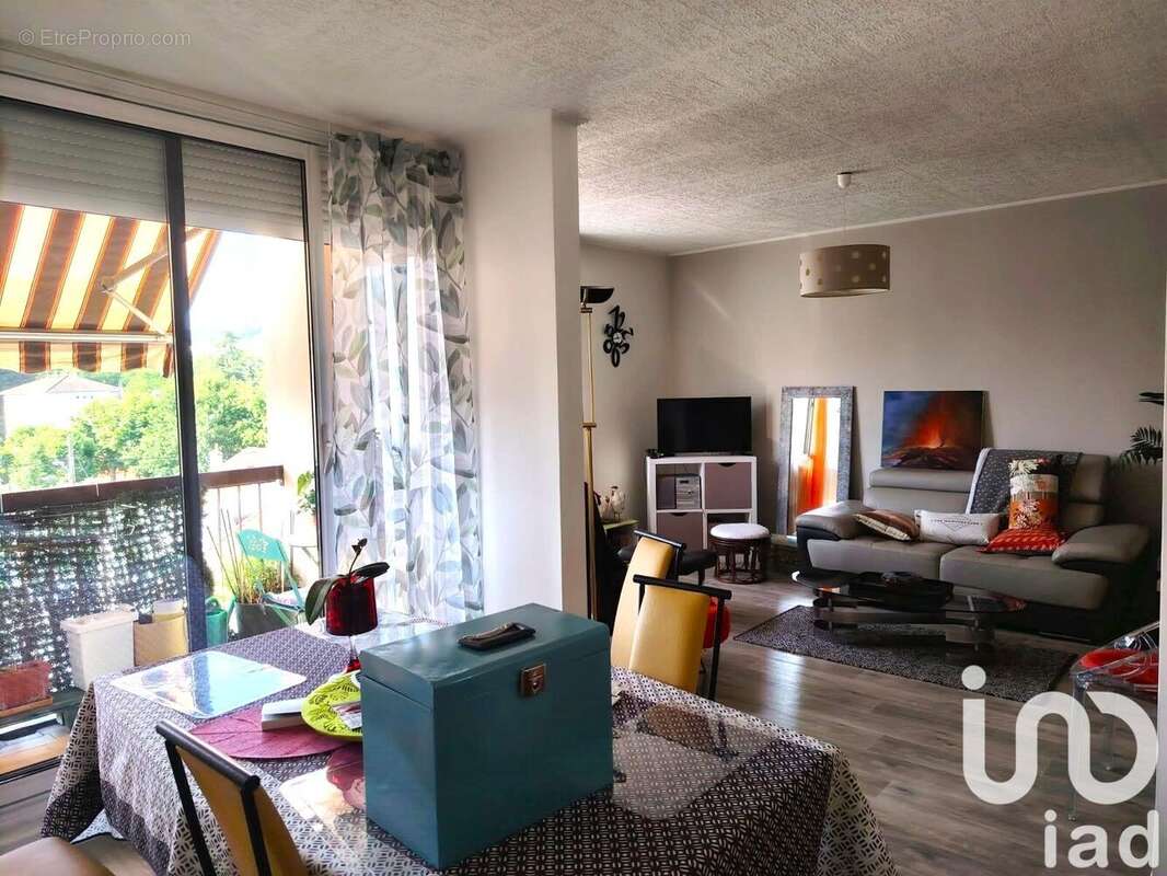 Photo 2 - Appartement à UNIEUX