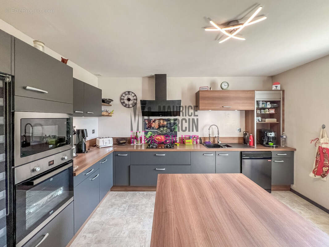 Maison 220 m² à Carpentras  - photo 2