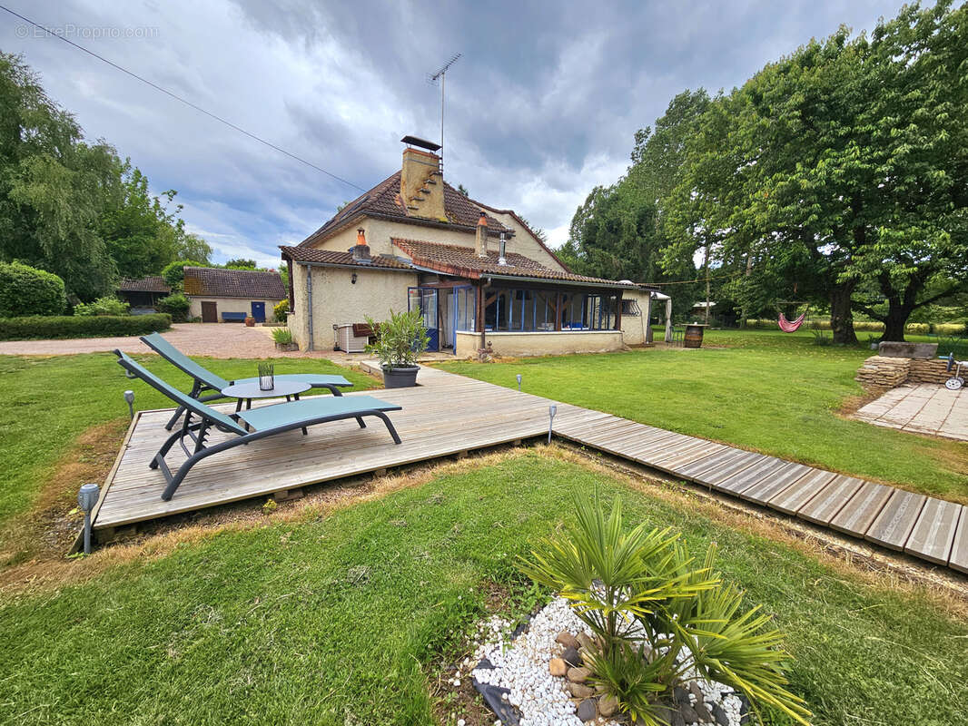 Maison à SAINT-PRIEST-BRAMEFANT