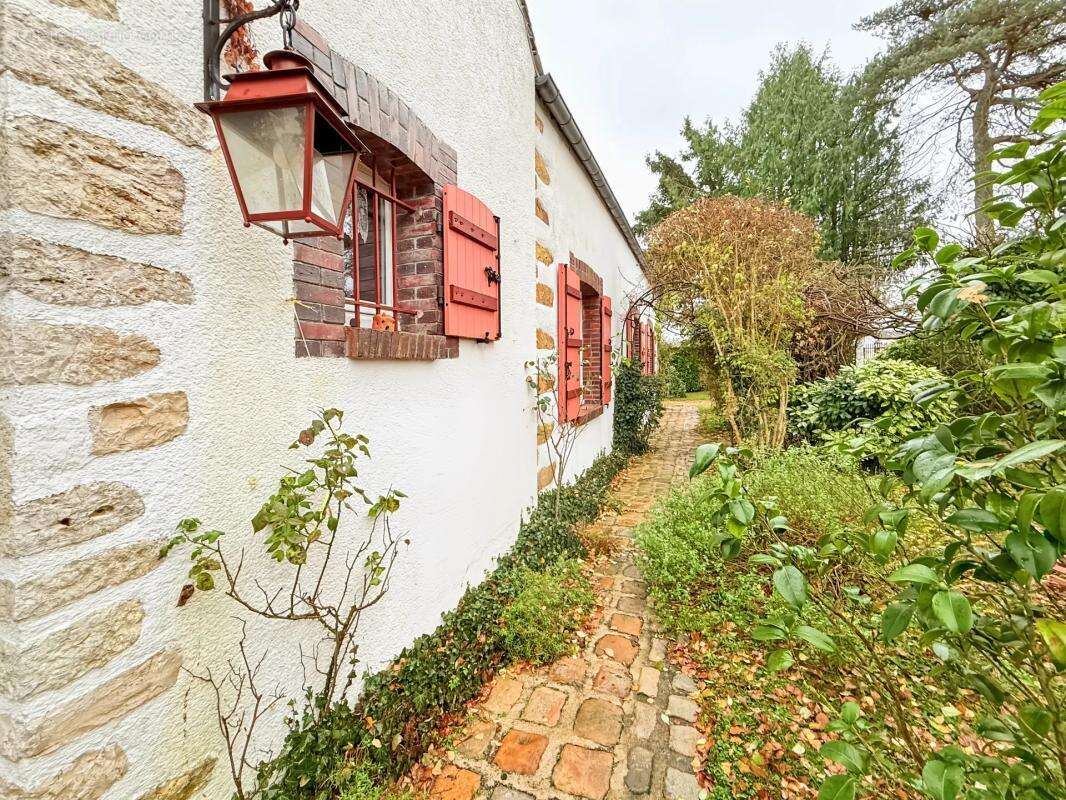 Maison à VILLENEUVE-LES-BORDES