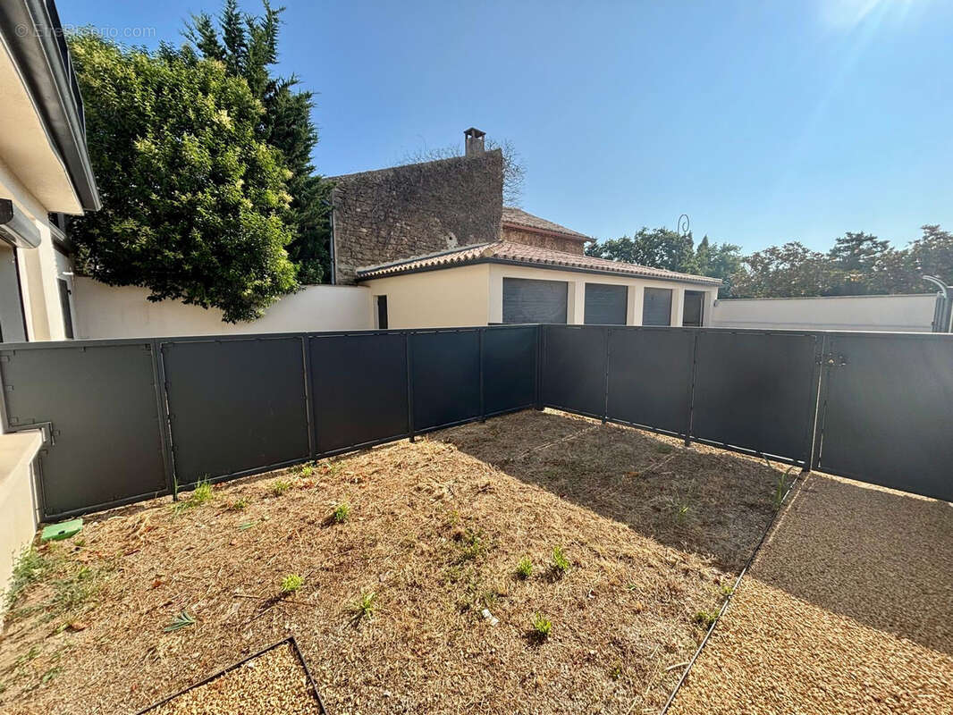 Appartement à SAINTE-CECILE-LES-VIGNES