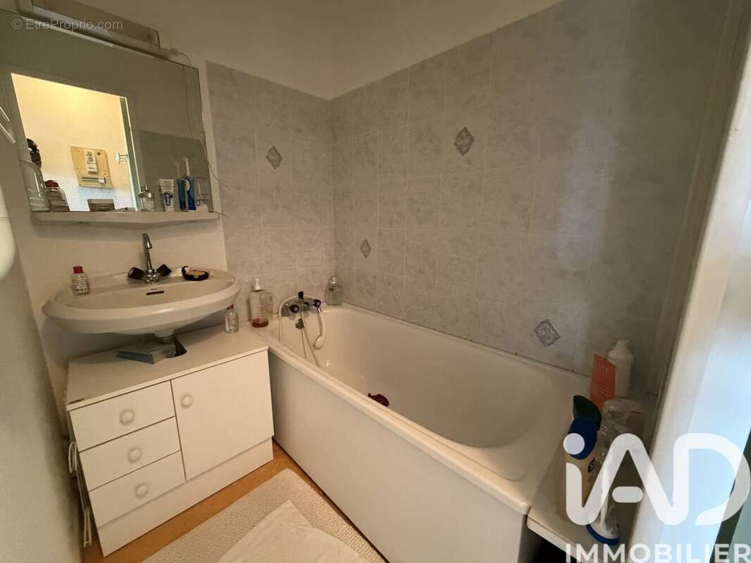 Photo 9 - Appartement à CHATEAU-BERNARD