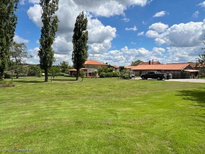 Maison à CELLEFROUIN