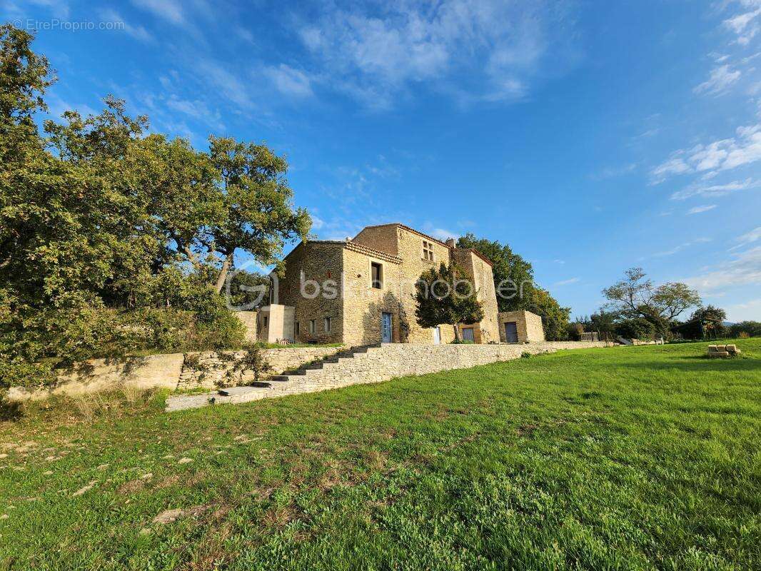 Bâtisse en pierres du 16ème siècle avec vue imprenable sur la Sainte-Victoire, proche de Lourmarin - photo 8