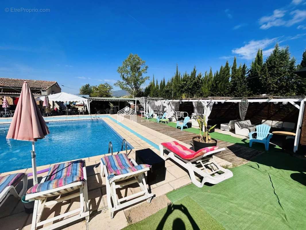 Commerce à TOURRETTES