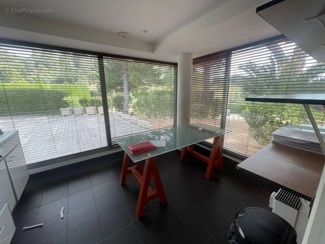 Cannes californie 320 m2 murs libres atypique local commercial ou professionnel 320 m2 prestigieux à cannes-quartier californie - photo 24