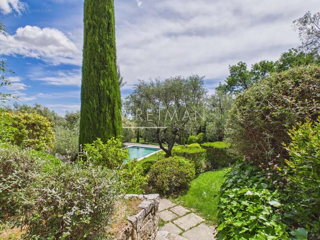 Maison à CHATEAUNEUF-GRASSE