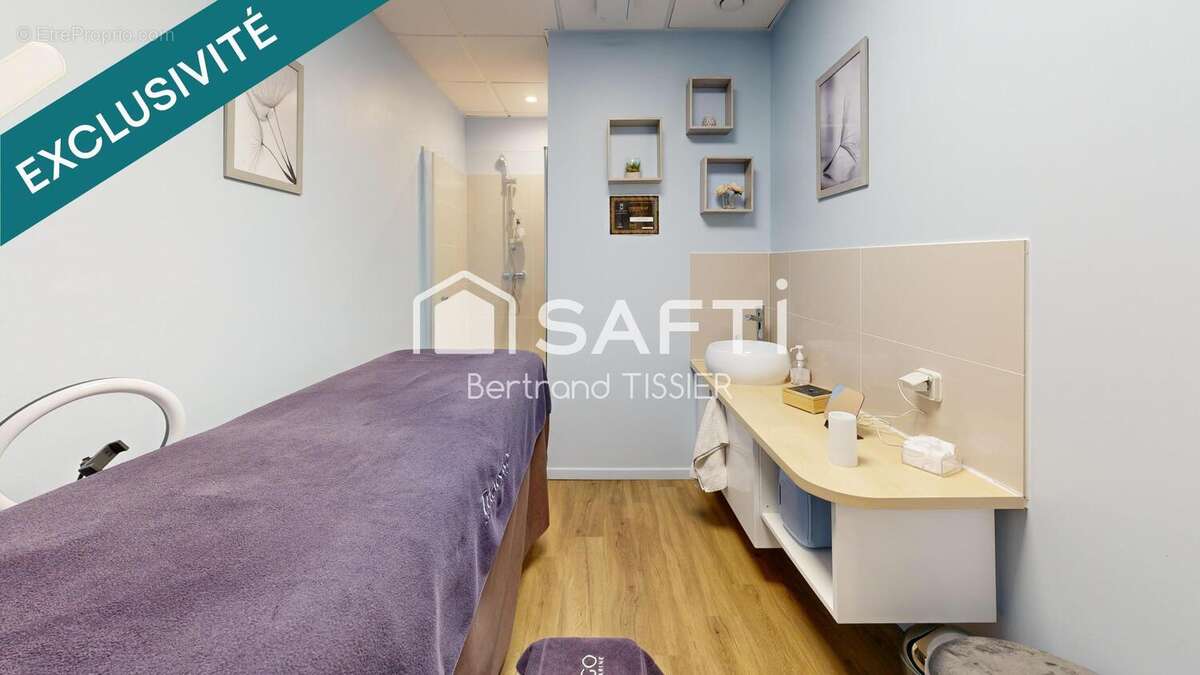 Photo 8 - Commerce à LE MARIN