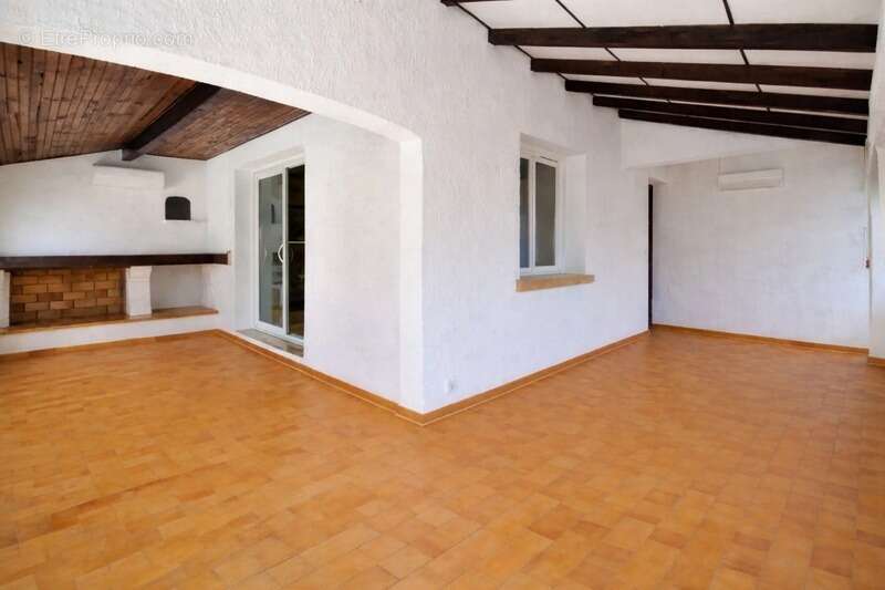 Maison à COURNONTERRAL