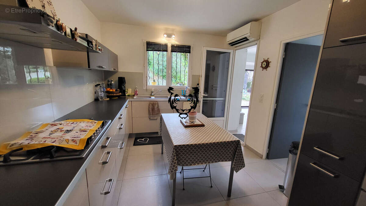 Maison à LES ISSAMBRES