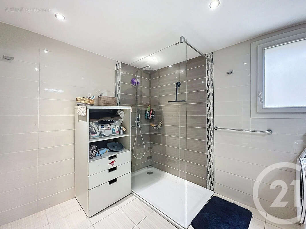 Maison 193 m² à Cour-Et-Buis  - photo 11