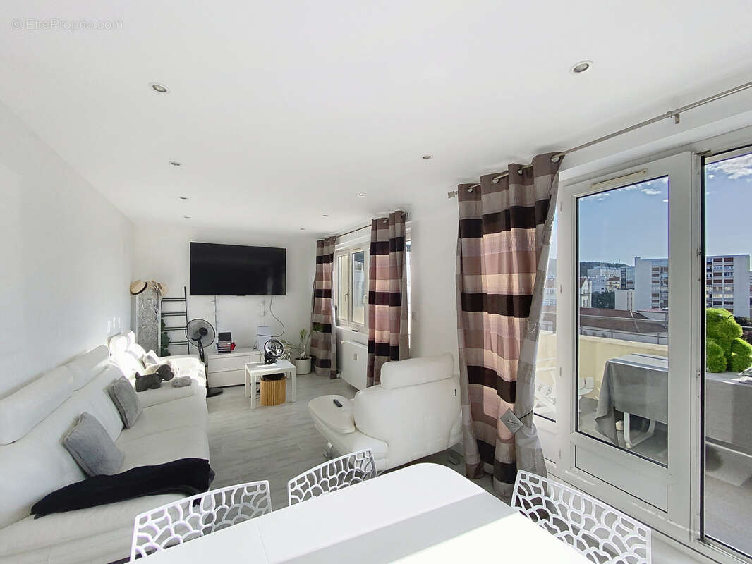 Appartement à SAINT-ETIENNE