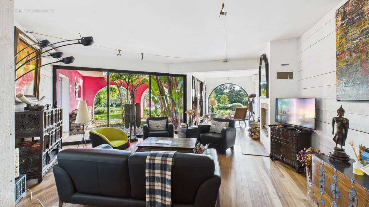 Maison à LA LONDE-LES-MAURES