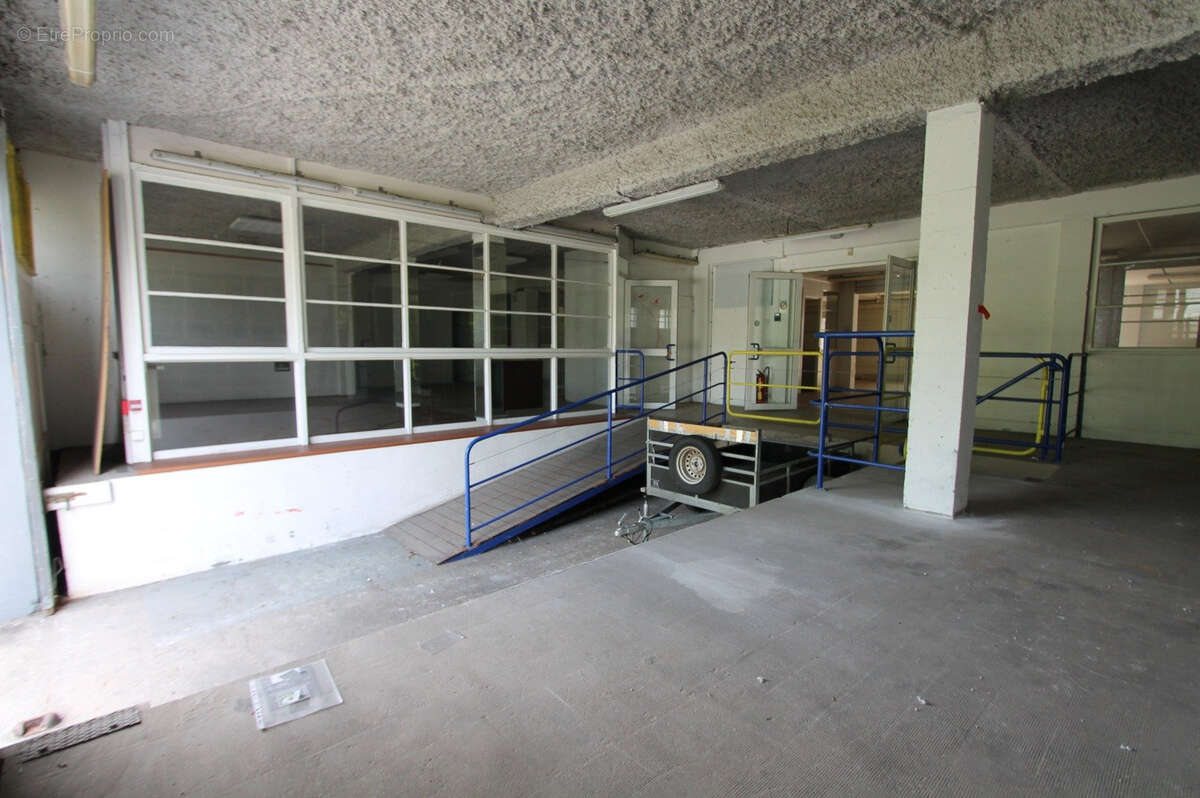 local commercial de 550 m2 avec 500 m2 de cour BOULOGNE SUR MER - photo 7
