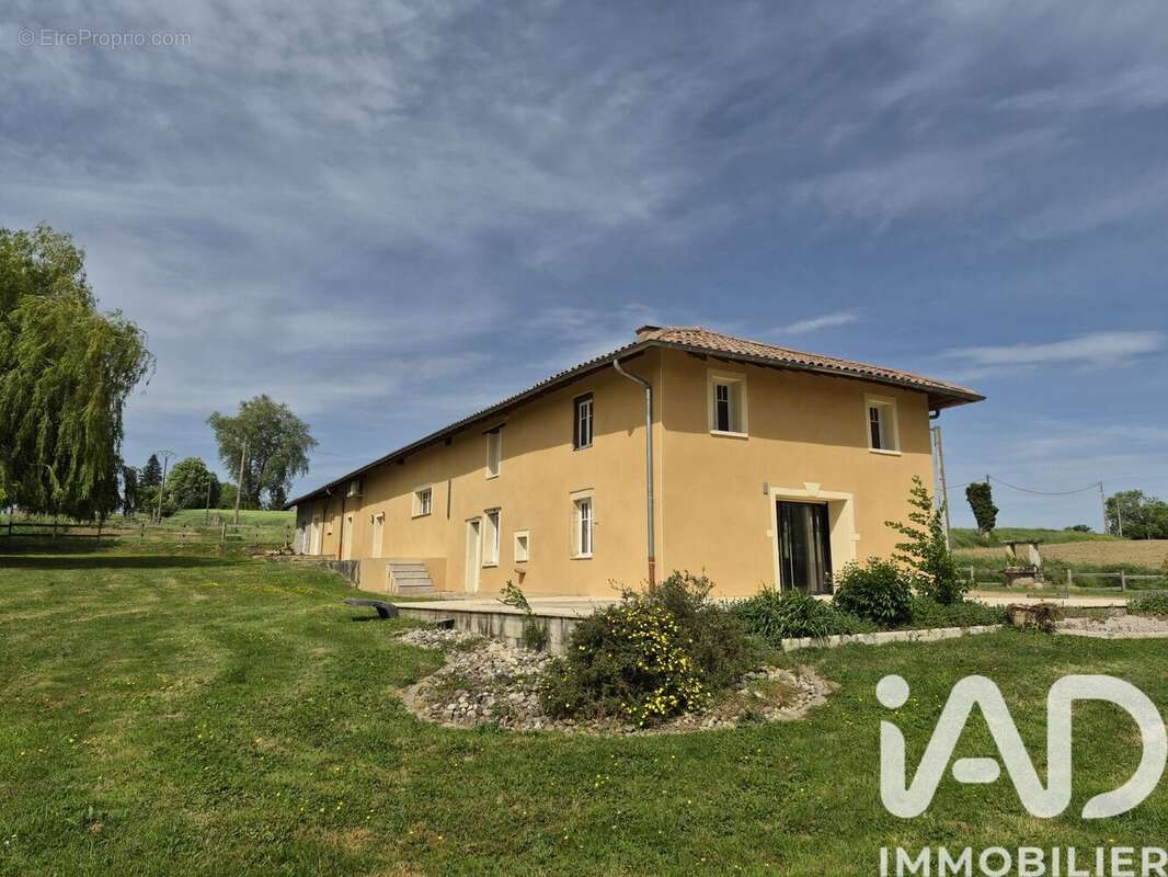 Maison 280 m² à Chavannes-Sur-Reyssouze  - photo 2