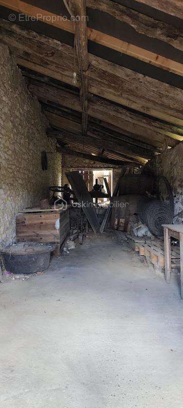 Situé à la campagne, ancien corp de ferme à rénover - photo 11