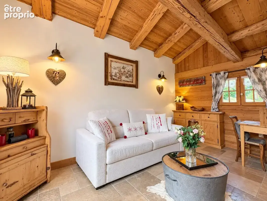 Petit chalet alpin avec 500 m² de terrain en pleine propriété – Une propriété rare à Megève - photo 4