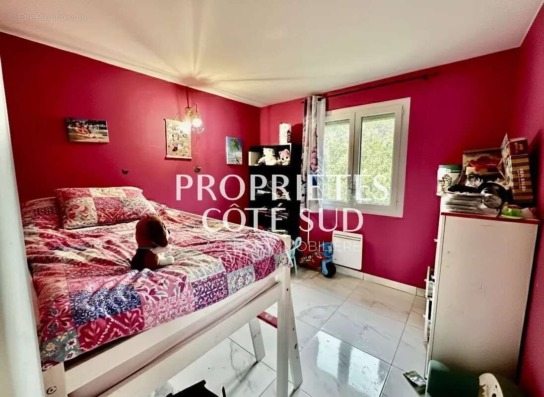 Maison à LAUDUN-L'ARDOISE