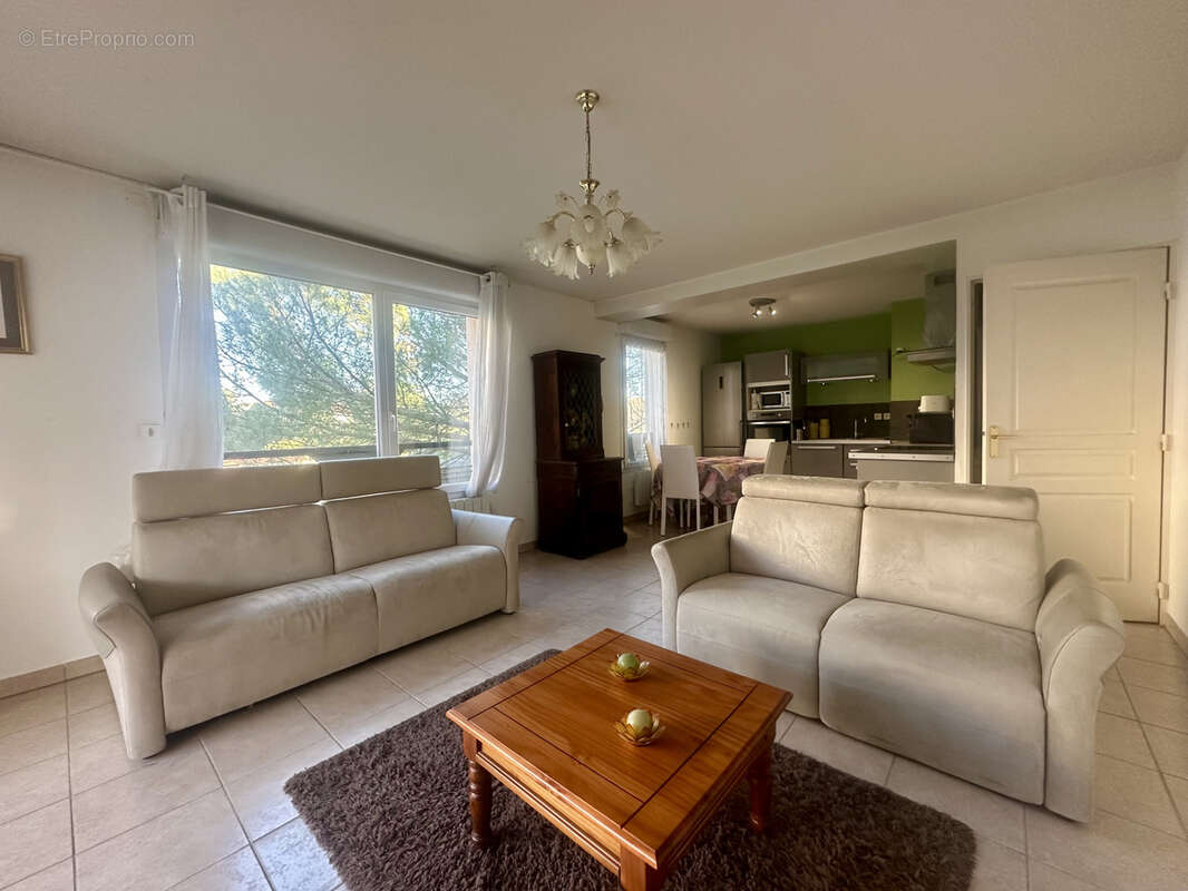 Appartement à MEYZIEU