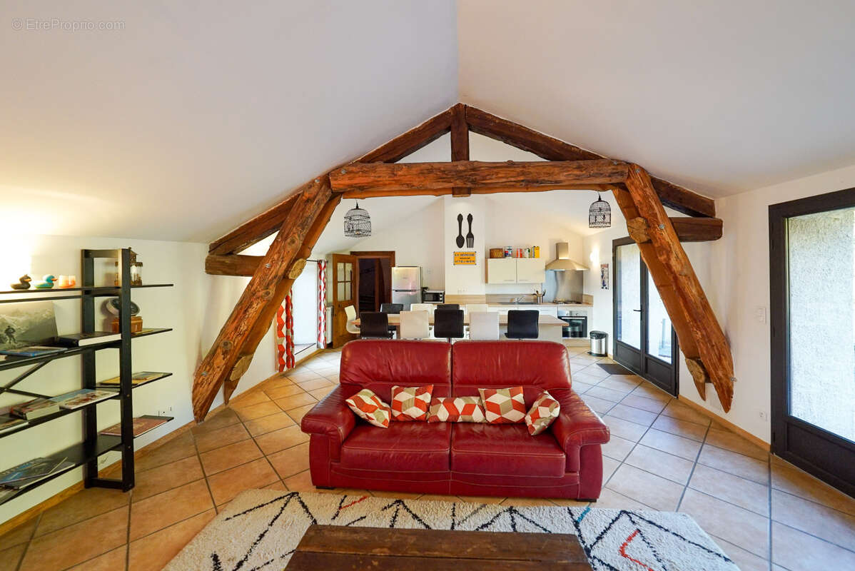 Maison à CASTANET-LE-HAUT