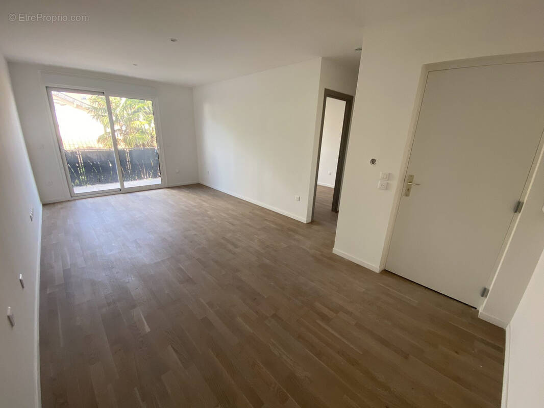 Appartement à PARAY-VIEILLE-POSTE