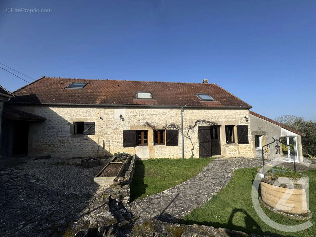 Maison à SAINT-PIERRE-DU-MONT