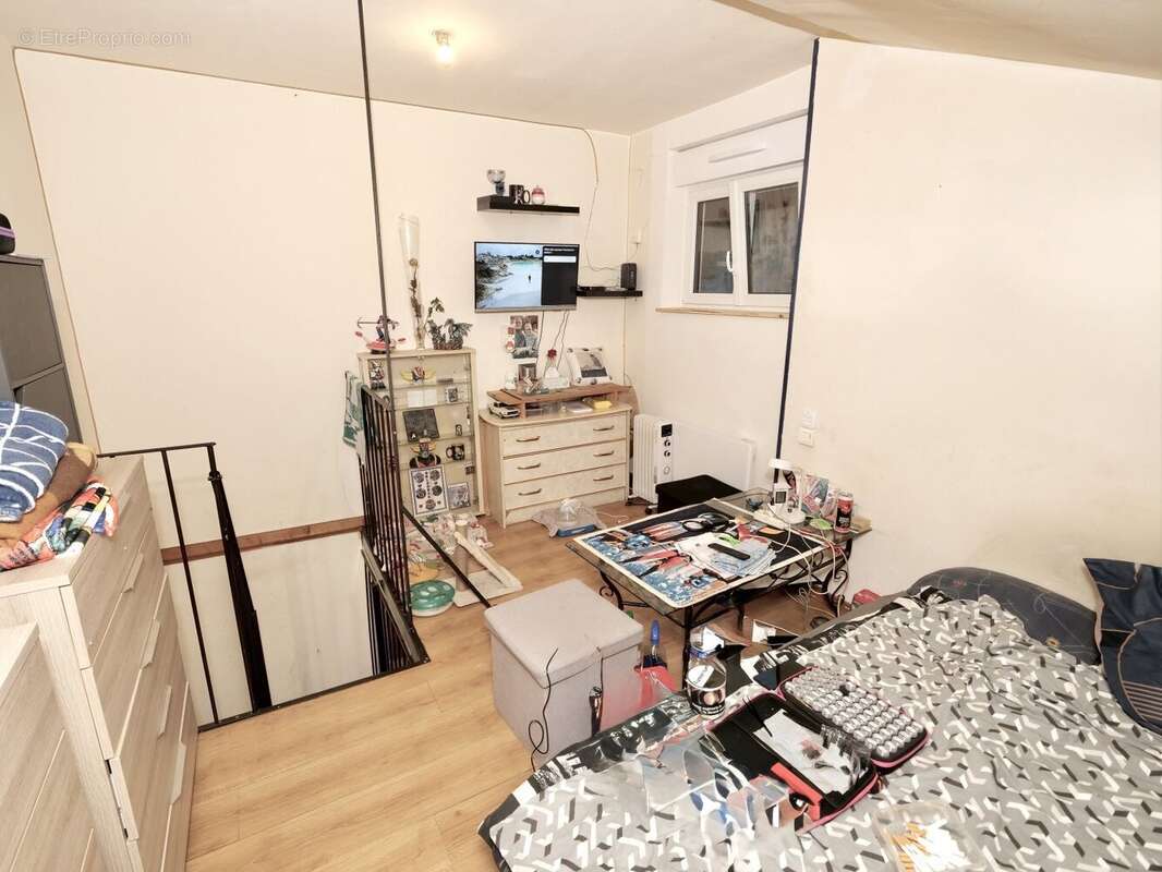 F3 en rez de chaussée (chambre) - Appartement à BRIENON-SUR-ARMANCON