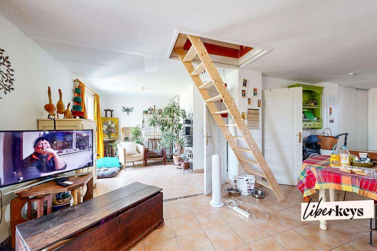 HOMPS : Charmante maison de 64m² avec extérieur vue sur le lac - photo 4