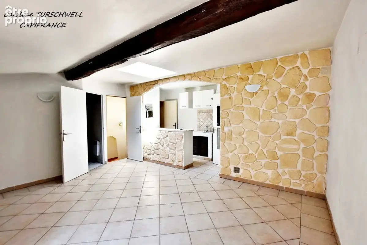 Sollies toucas (83) - immeuble/maison de village de 2 appartements + 1 local - photo 2