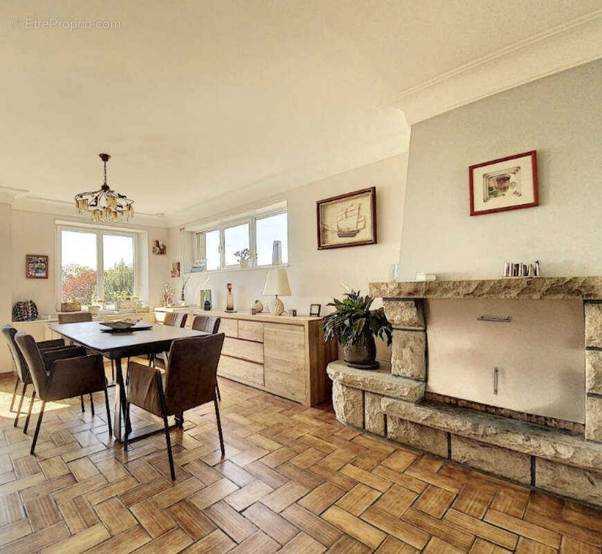 Maison à LOUVIGNE-DU-DESERT