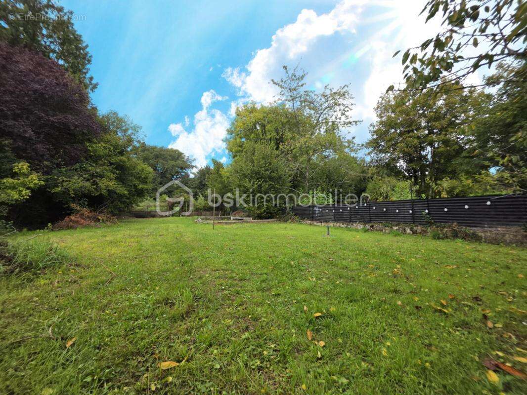 Maison à MONTCOURT-FROMONVILLE