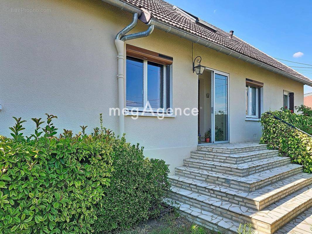 Maison à BOUAFLE