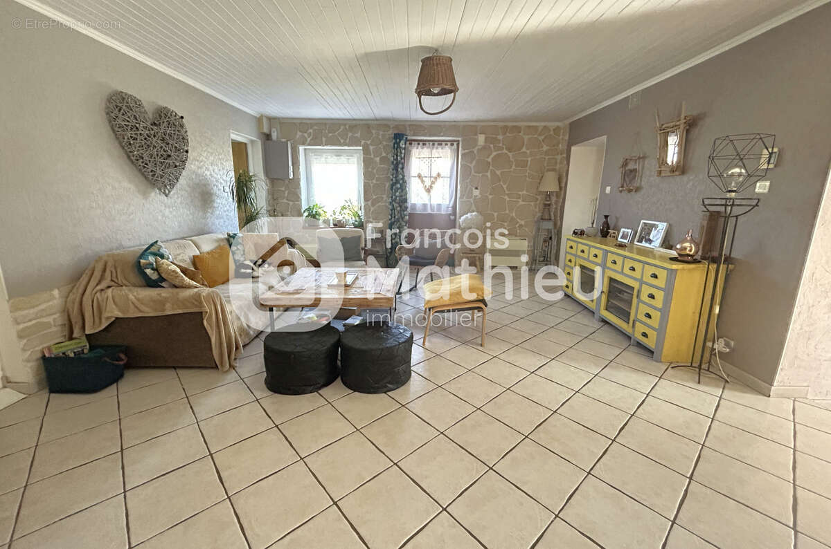Maison à CONFRANCON